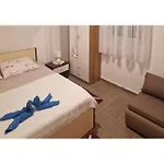 1 Bedroom Cozy In