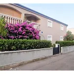 1 Bedroom Cozy In