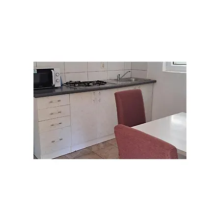 1 Bedroom Beautiful In Appartement