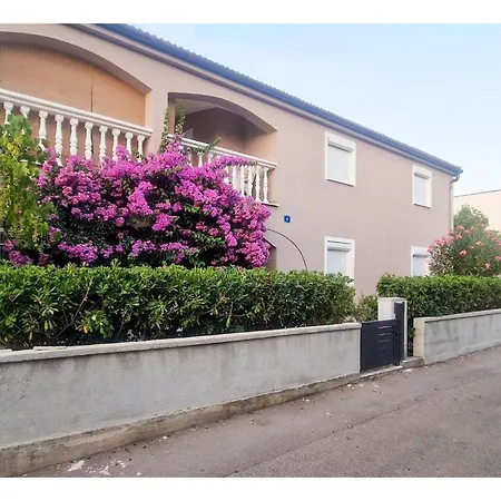 1 Bedroom Beautiful In