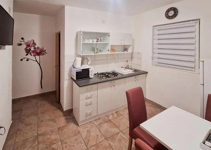 1 Bedroom Cozy In * Vir